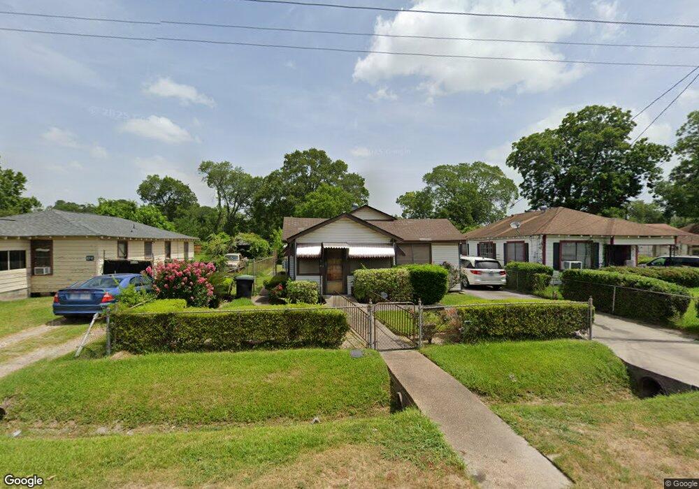 814 W Rittenhouse Rd, Houston, TX 77091 - photo 1