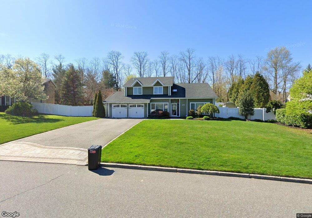 15 Fleetwood Rd, ComMacK, NY 11725 - photo 1