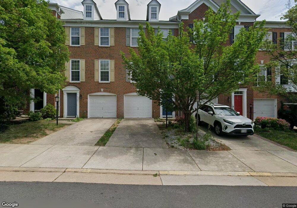 8939 Singleleaf Cir, Lorton, VA 22079 - photo 1