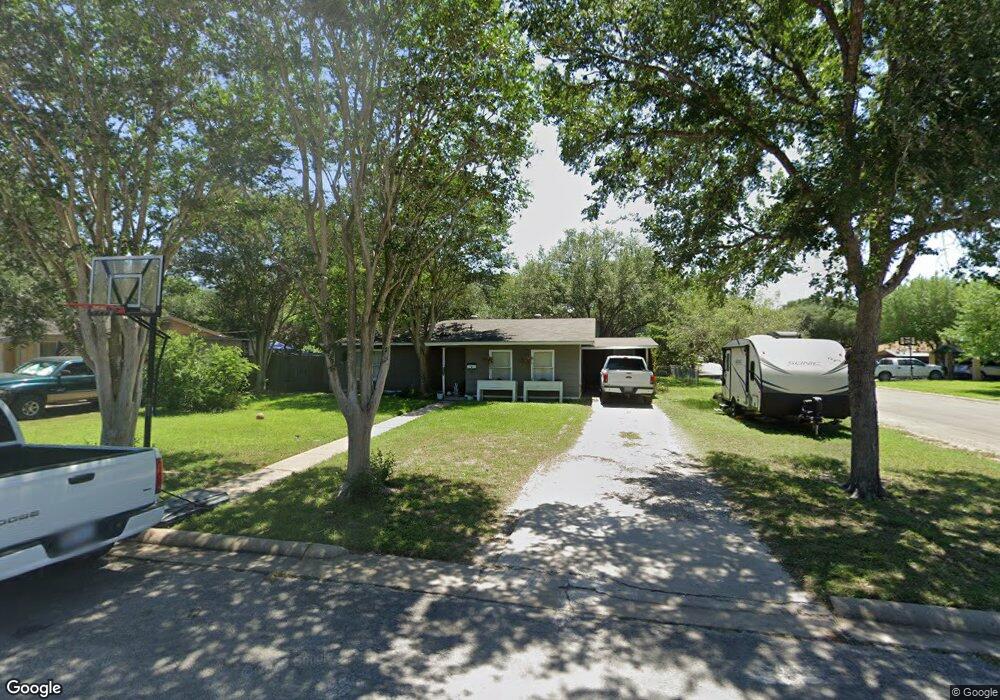 1200 E Huntington St, Beeville, TX 78102 - photo 1