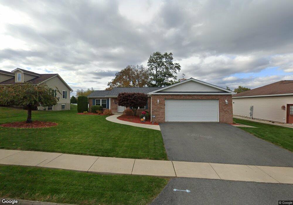 607 E Swinnick Dr, Dunmore, PA 18512 - photo 1