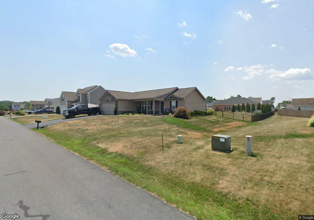 742 Bristol Dr, Greencastle, PA 17225 - photo 1