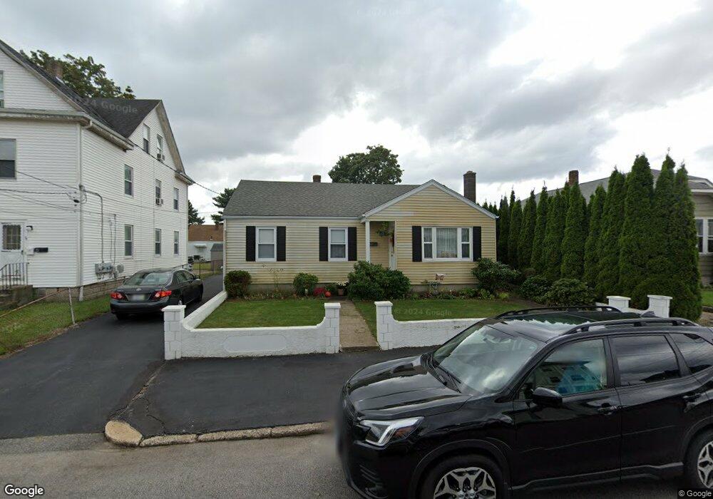 121 Crescent Rd, Pawtucket, RI 02861 - photo 1