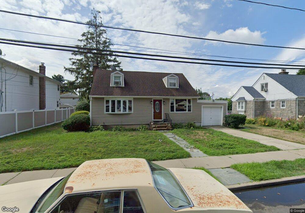 417 Clinton Ave, Rockville Centre, NY 11570 - photo 1