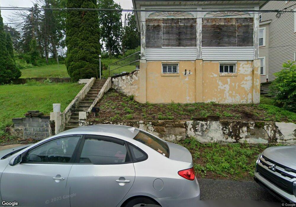 136 Hill St unit 202, Slatington, PA 18080 - photo 1