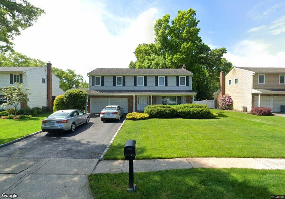 39 Glenmere Ln, ComMacK, NY 11725 - photo 1