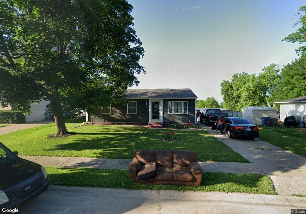319 W 61st Place, Davenport, IA 52806 - photo 1