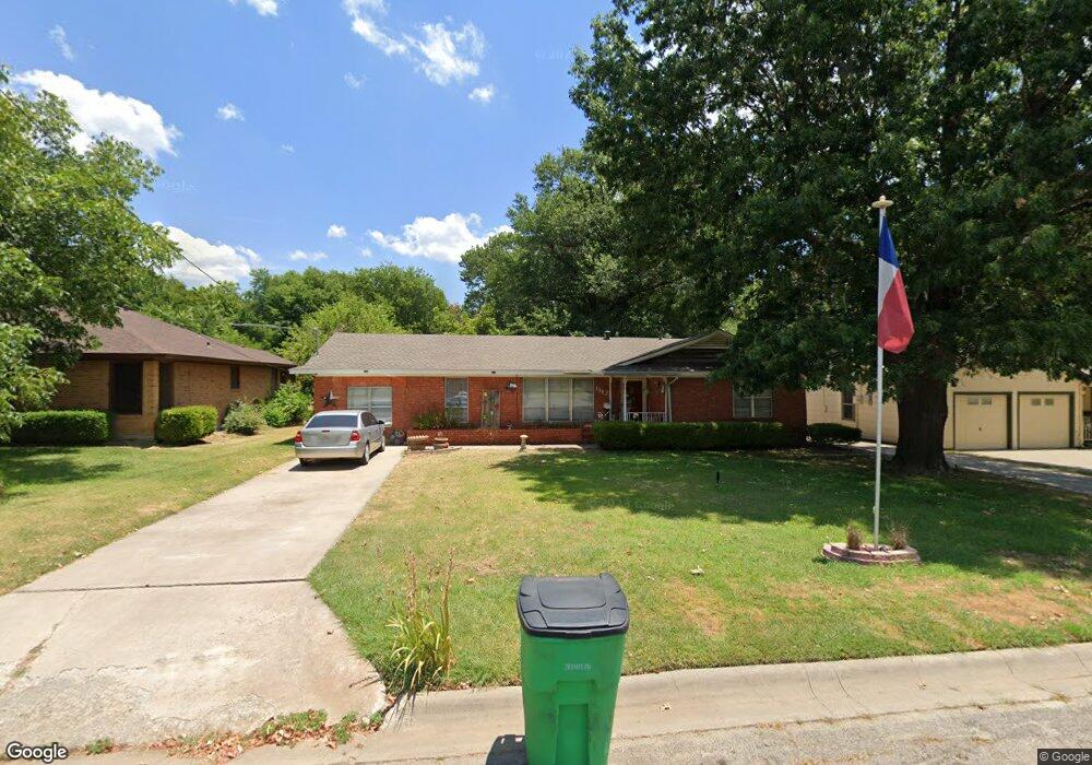 1112 Hillcrest Blvd, Gainesville, TX 76240 - photo 1