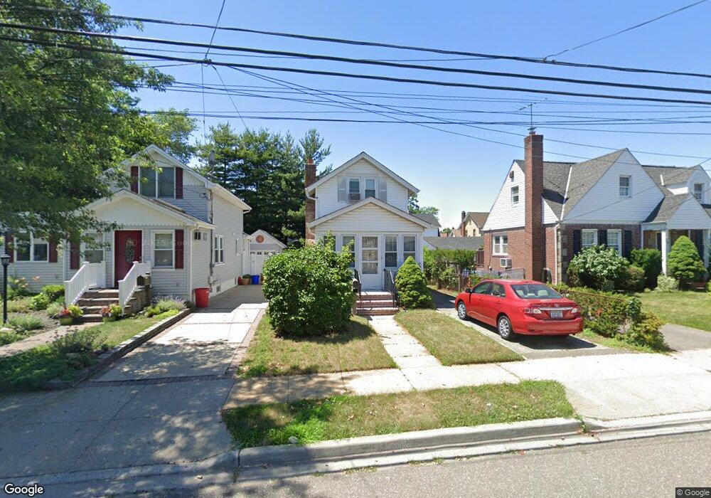 25 Bismark Ave, Valley Stream, NY 11581 - photo 1