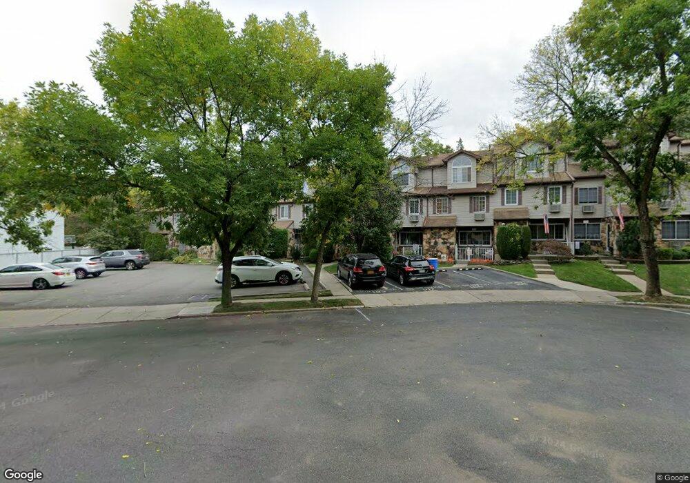 31 Croft Ct, Staten Island, NY 10306 - photo 1