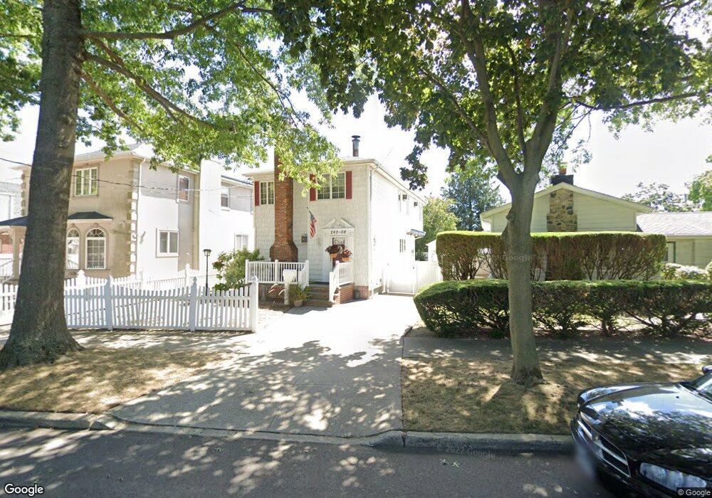 26208 E Williston Ave, Floral Park, NY 11001 - photo 1