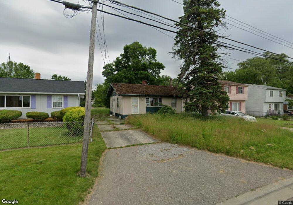 1085 W Coldwater Rd, Flint, MI 48505 - photo 1