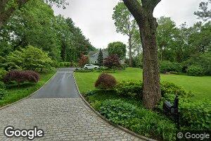 60 Middle Rd, Port Washington, NY 11050