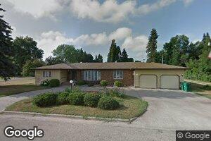 324 E 3rd St, Larimore, ND 58251