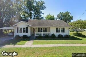 302 Mulberry St, Cisne, IL 62823