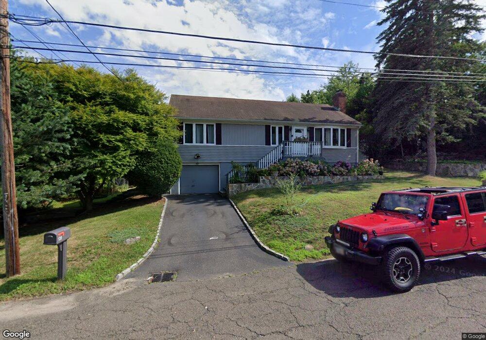 137 Crestview Dr, Bridgeport, CT 06606 - photo 1