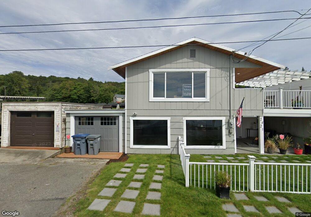 2421 Day Island Blvd W, University Place, WA 98466 - photo 1