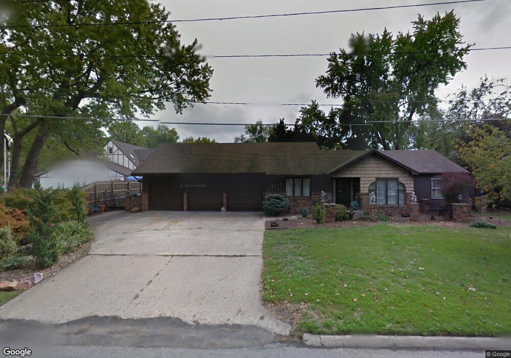 3729 SW 12th St, Topeka, KS 66604 - photo 1