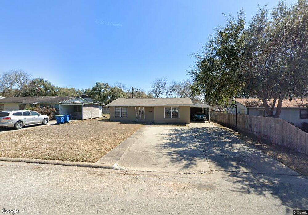 1204 E Hutchinson St, Beeville, TX 78102 - photo 1