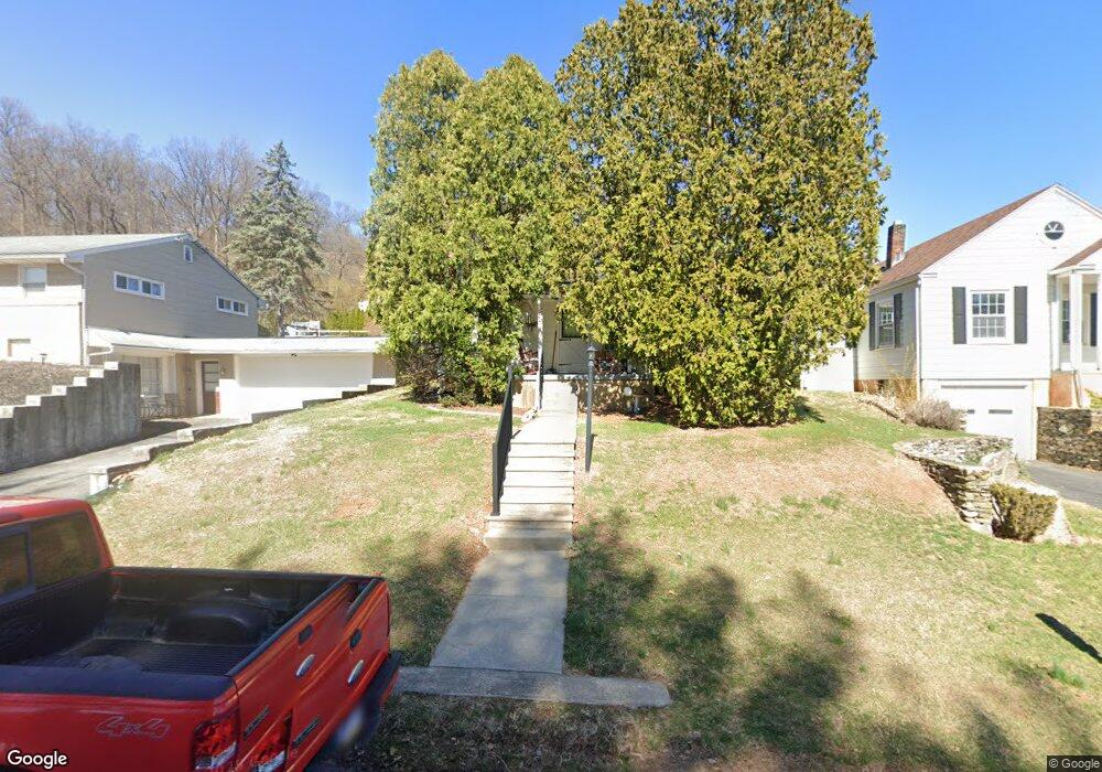 407 Hill Cir, Reading, PA 19607 - photo 1