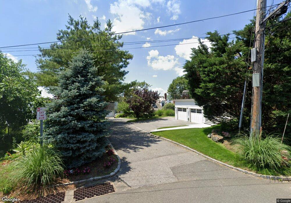 3 Waters Edge, Port Washington, NY 11050 - photo 1