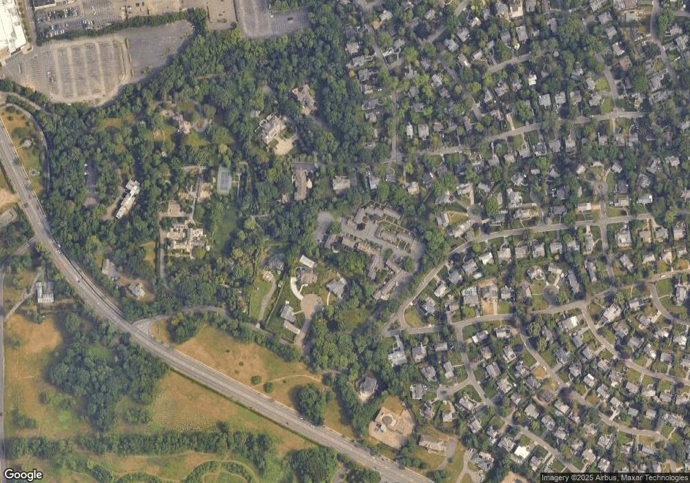 11 Duke of Gloucester, Manhasset, NY 11030 - photo 1