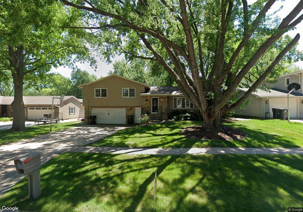 2216 W 3rd St, Cedar Falls, IA 50613 - photo 1