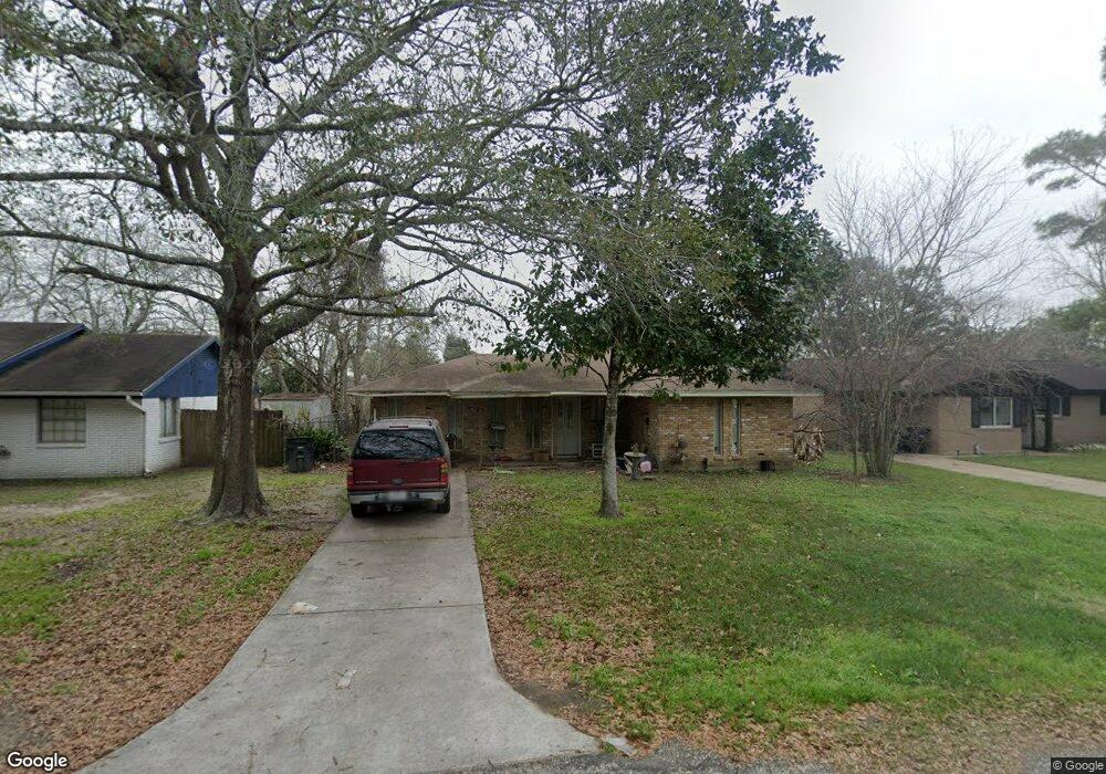 1105 Dover Cir, Alvin, TX 77511 - photo 1