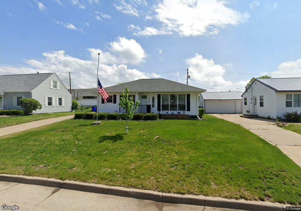 2201 Haven Ct SW, Cedar Rapids, IA 52404 - photo 1