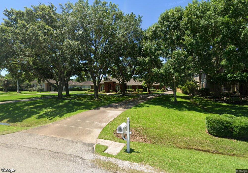 1812 Winding Way Dr, Friendswood, TX 77546 - photo 1