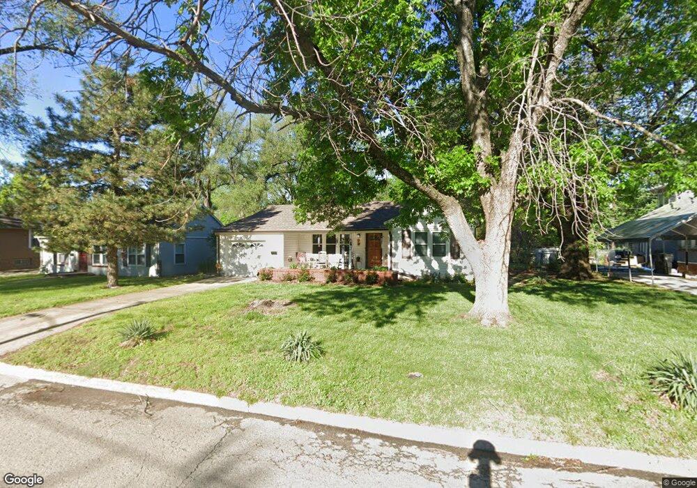731 SW Watson Ave, Topeka, KS 66606 - photo 1