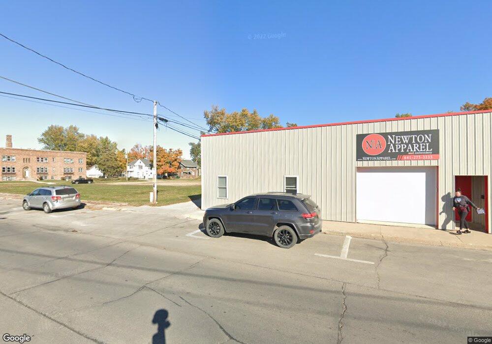 411 N 2nd Ave E, Newton, IA 50208 - photo 1