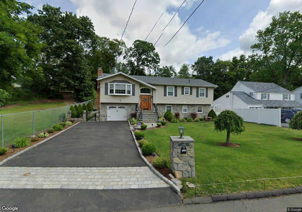 179 Woodridge Dr S, Stamford, CT 06902 - photo 1