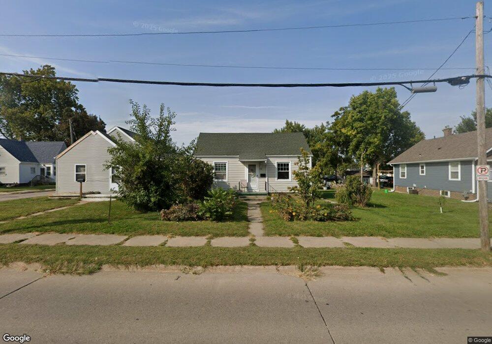 392 16th Ave SW, Cedar Rapids, IA 52404 - photo 1