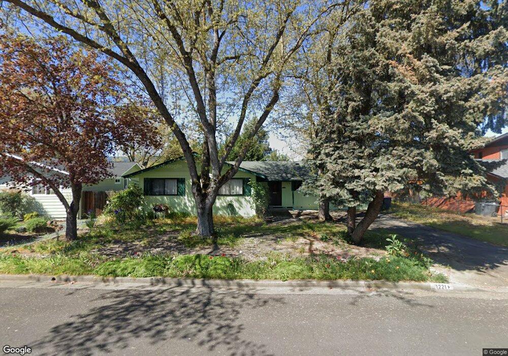 1221 Triangle Dr, Central Point, OR 97502 - photo 1