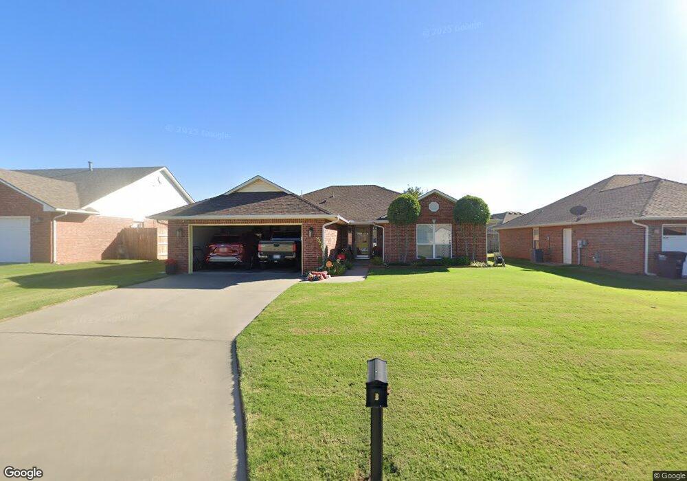 1929 Ridge Crest Dr, Shawnee, OK 74804 - photo 1