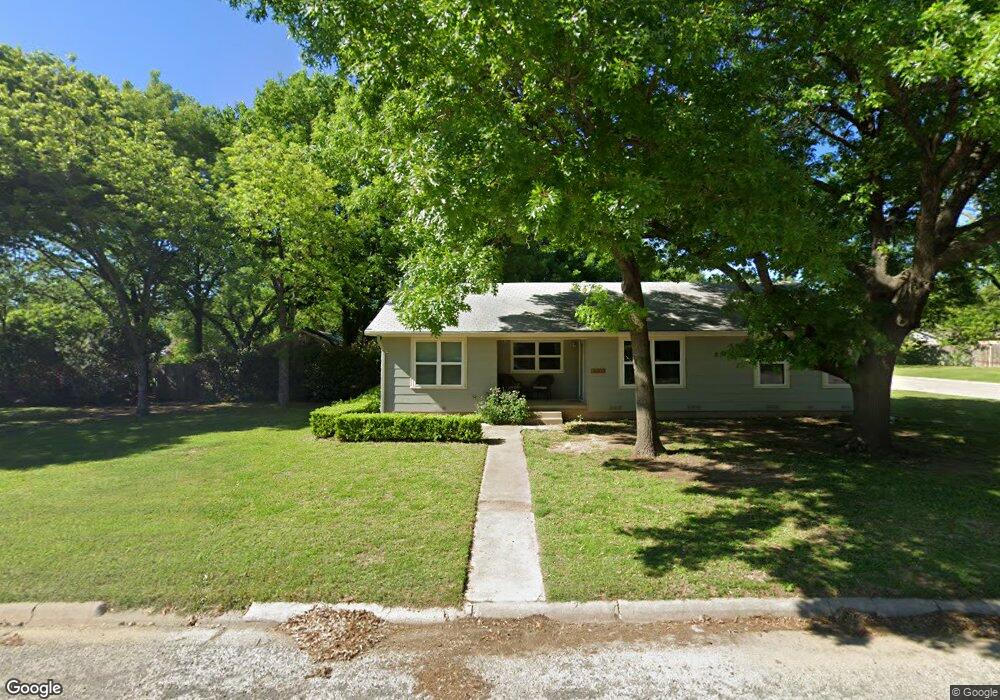 1209 Anthony St, Gainesville, TX 76240 - photo 1