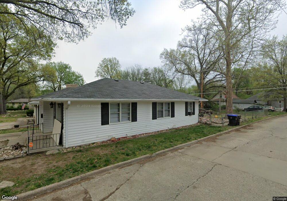 3225 SW Dorr St, Topeka, KS 66604 - photo 1