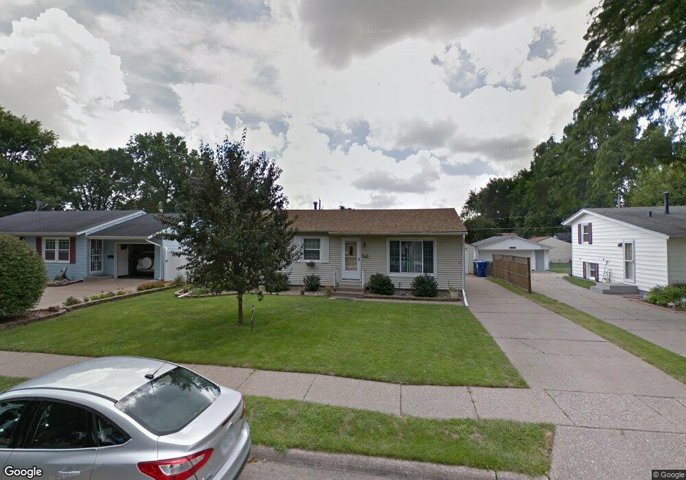 2103 W 35th St, Davenport, IA 52806 - photo 1