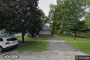 212 E Warren St, Moweaqua, IL 62550