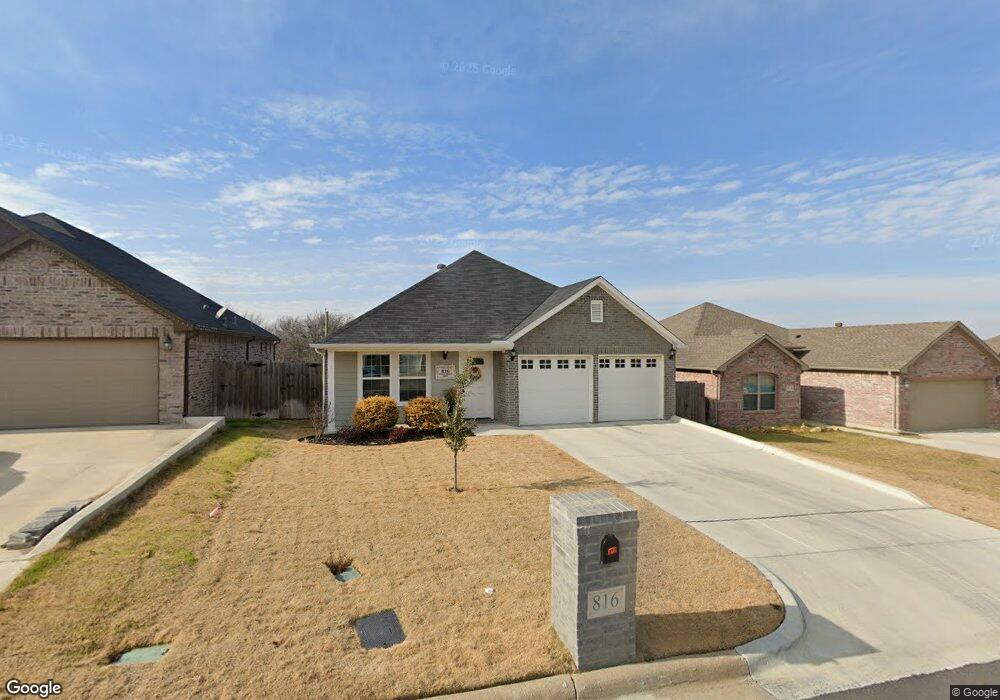 816 N Ridge Dr, White Settlement, TX 76108 - photo 1