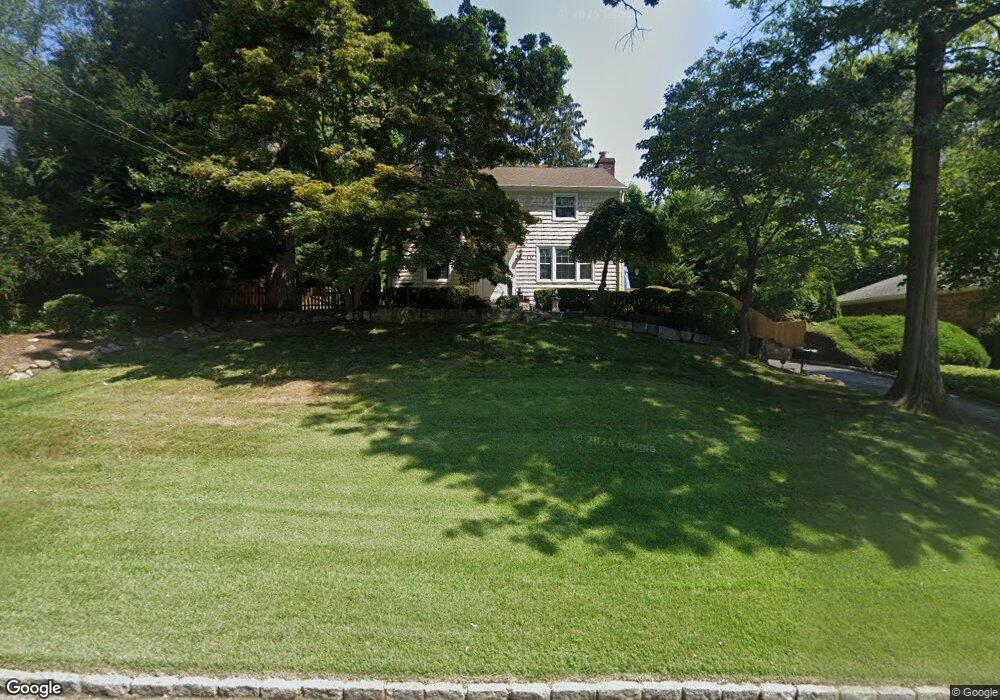 10 Cedar Ln N, Glen Head, NY 11545 - photo 1