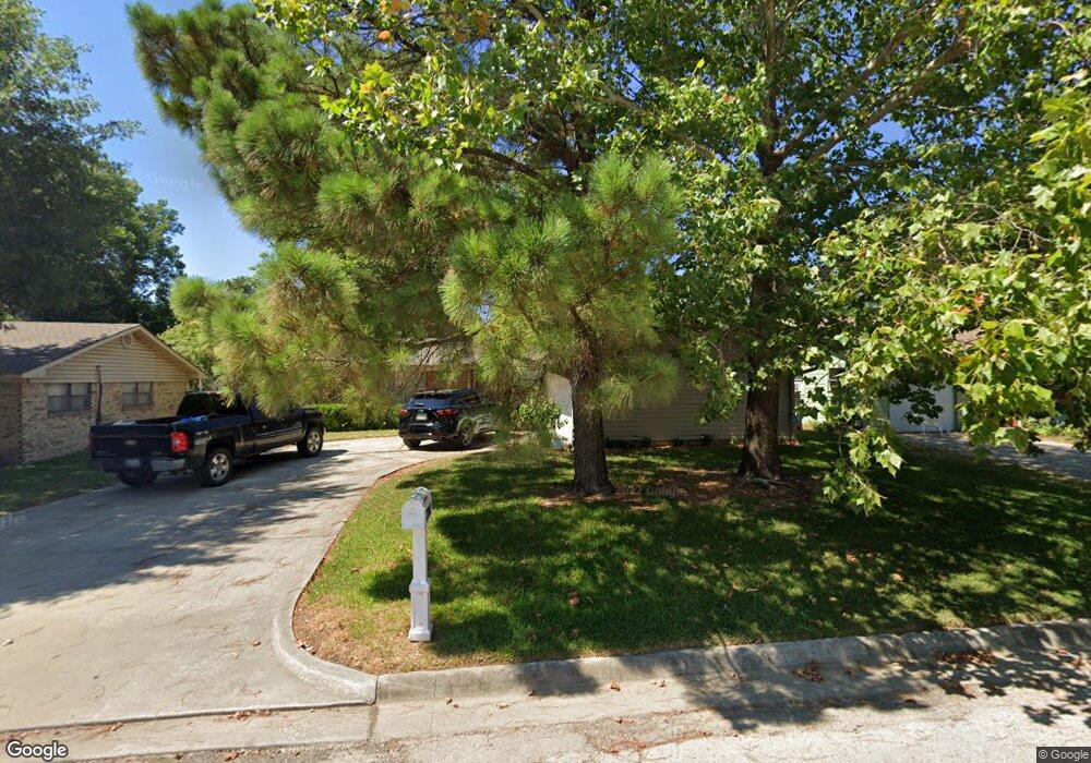 1303 Lynwood St, Gainesville, TX 76240 - photo 1