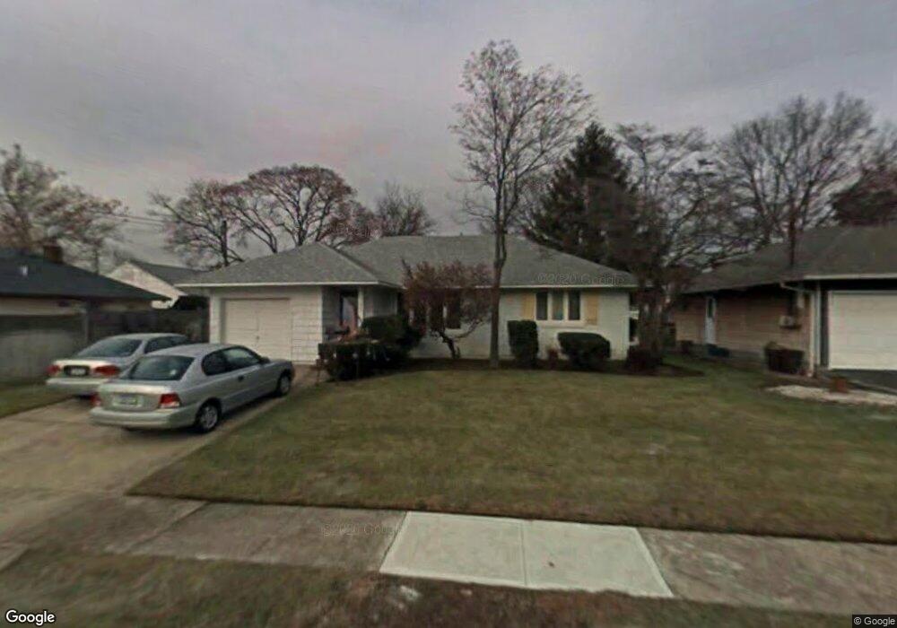 525 Surrey Place, Oceanside, NY 11572 - photo 1