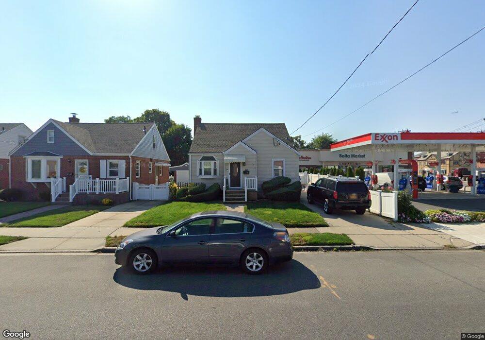 12 Scherer Blvd, Franklin Square, NY 11010 - photo 1