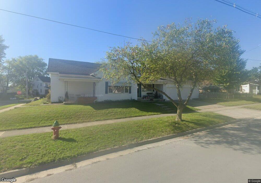 302 W Silver St, Wapakoneta, OH 45895 - photo 1