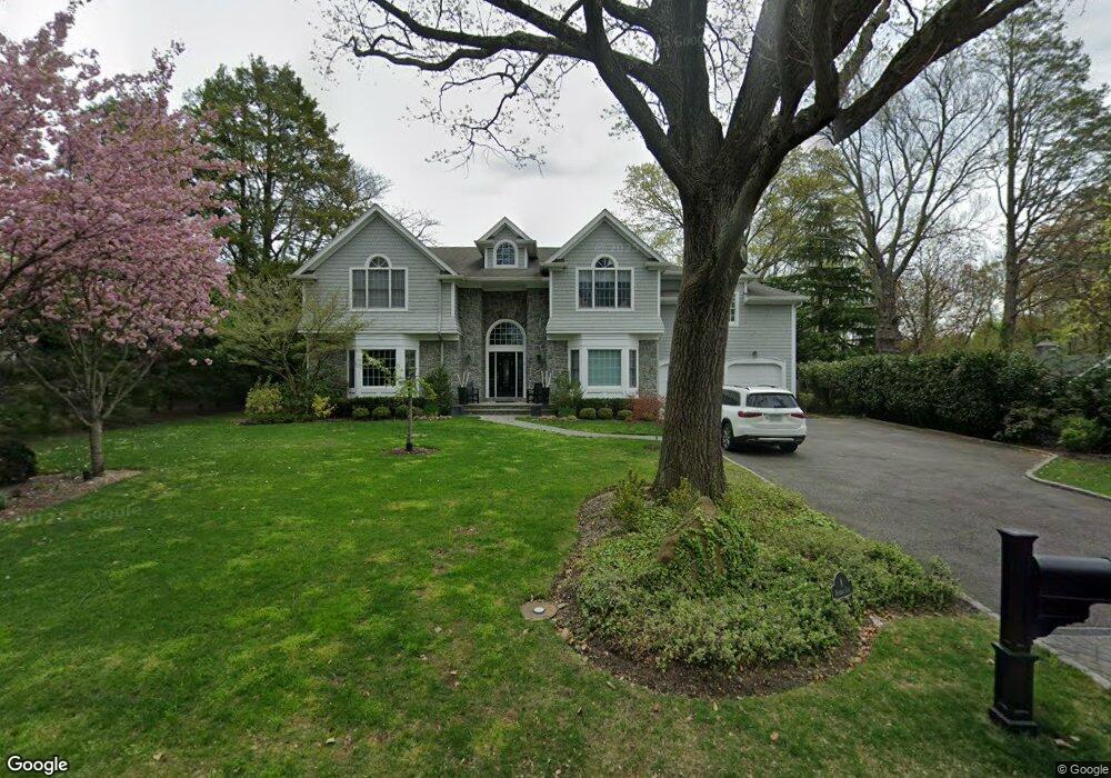 8 Birchdale Ln, Port Washington, NY 11050 - photo 1