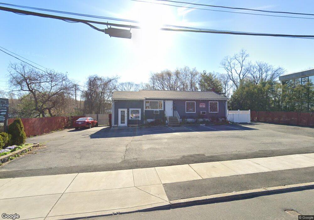 627 Commack Rd, ComMacK, NY 11725 - photo 1