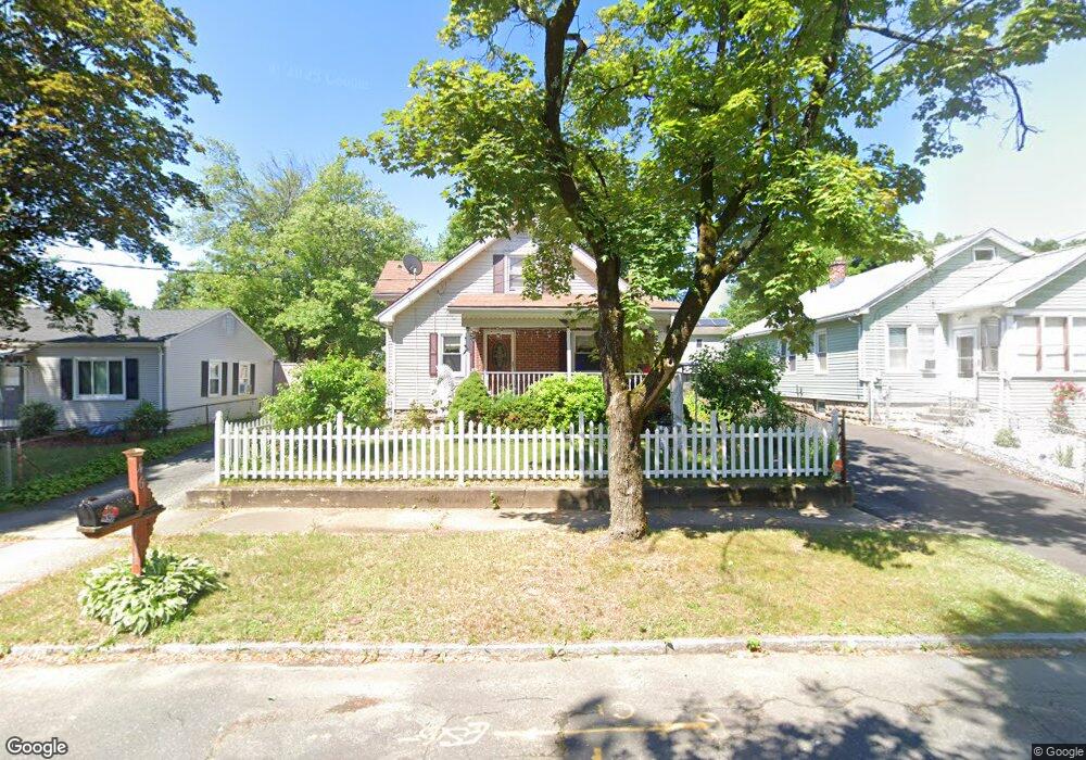 46 Stuart St, Springfield, MA 01119 - photo 1