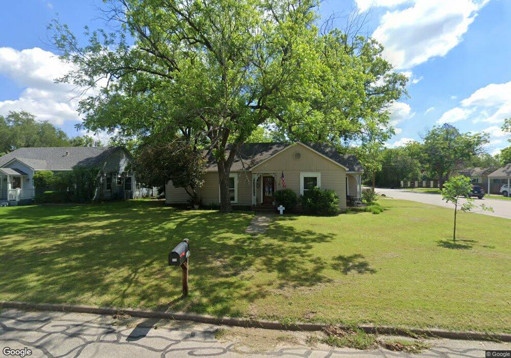 313 Bellevue Dr, Cleburne, TX 76033 - photo 1